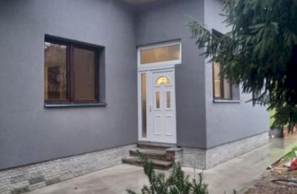 Casa, curte comună, ultracentral, 3 camere . 115.000 € | Comision 0%