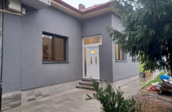 Casa, curte comună, ultracentral, 3 camere . 115.000 € | Comision 0%