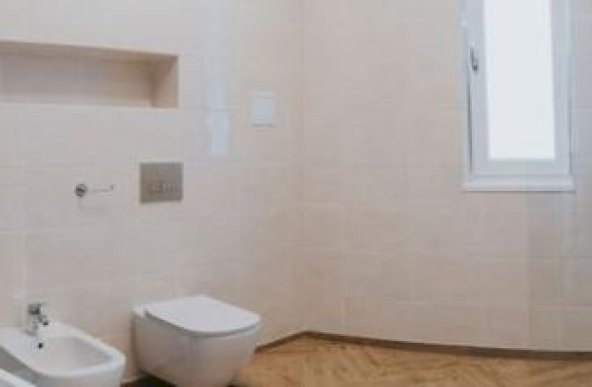 3 camere, ultracentral, Oradea. 800 Euro/lună + TVA. Comision 0