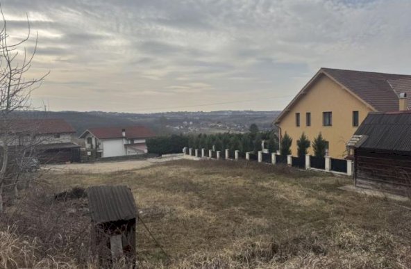 Teren Paleu 681 MP, preț 43.000€ vedere panoramică spre lac