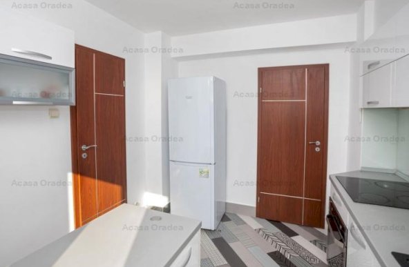 Apartament ultracentral, 4 cam, priveliște, Oradea. 600 E. Comision O.