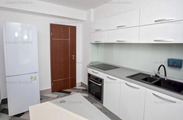 Apartament ultracentral, 4 cam, priveliște, Oradea. 600 E. Comision O.