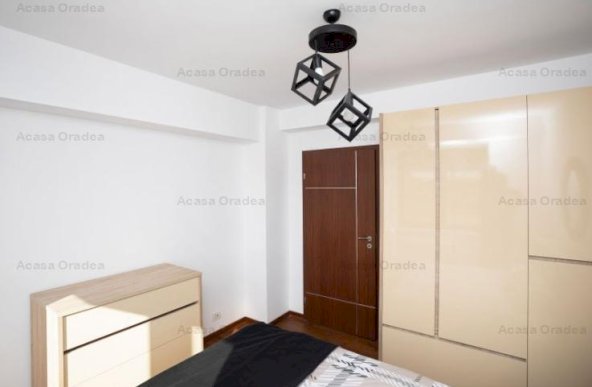 Apartament ultracentral, 4 cam, priveliște, Oradea. 600 E. Comision O.