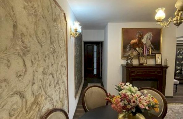 Inchiriez apartament 3 camere, zona Piata Alba Iulia, decomandat, centrala si loc de parcare