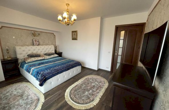 Inchiriez apartament 3 camere, zona Piata Alba Iulia, decomandat, centrala si loc de parcare