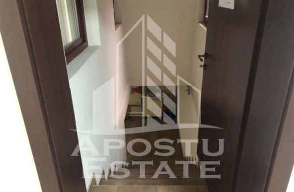 Spatiu comercial la parter, 117 mp,  Zona Girocului