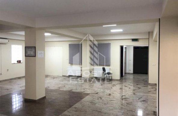 Spatiu comercial la parter, 117 mp,  Zona Girocului