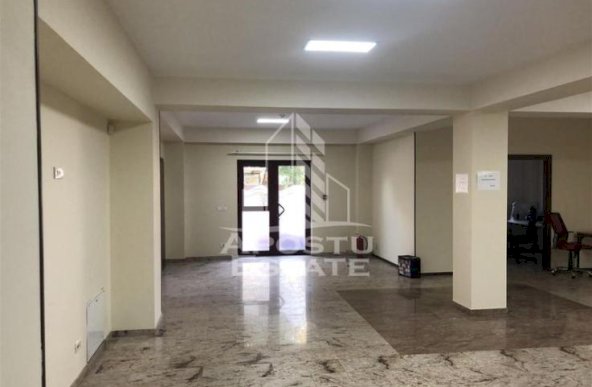 Spatiu comercial la parter, 117 mp,  Zona Girocului