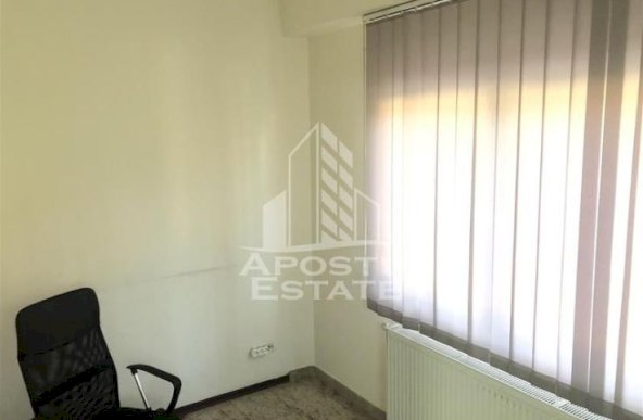 Spatiu comercial la parter, 117 mp,  Zona Girocului