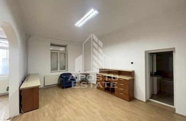 Spatiu pentru birouri, 4 camere, Zona Maria