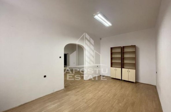 Spatiu pentru birouri, 4 camere, Zona Maria