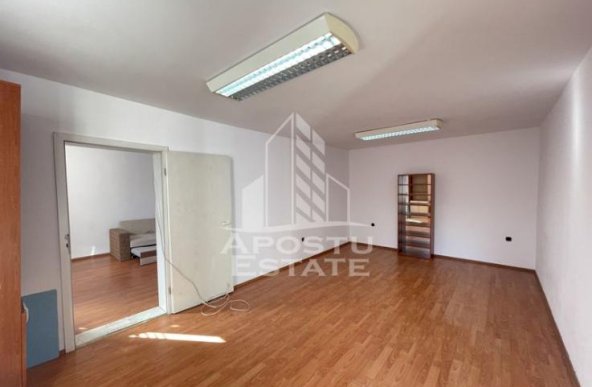 Spatiu pentru birouri, 4 camere, Zona Maria