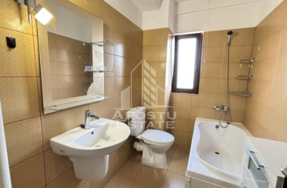 Apartament 3 camere, constructie 2012, loc de parcare, zona Lunei