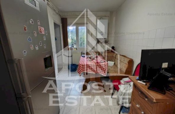 Apartament decomandat 2 camere, centrala proprie, zona Calea Aradului