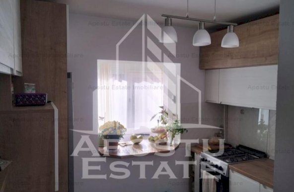 Apartament 3 camere, etaj intermediar, centrala proprie, zona Aradului