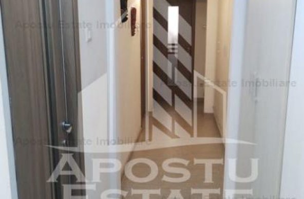 Apartament 3 camere, etaj intermediar, centrala proprie, zona Aradului