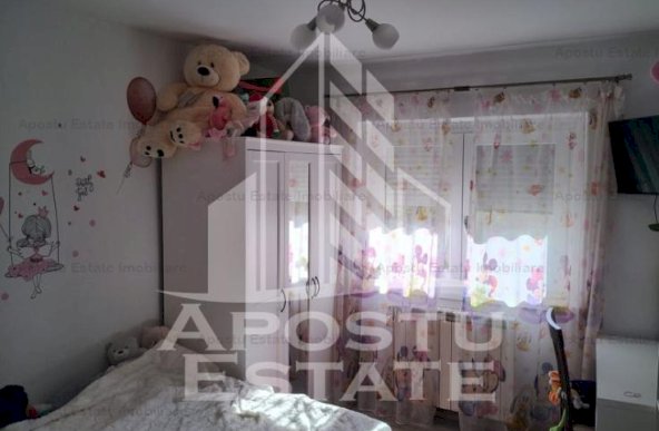 Apartament 3 camere, etaj intermediar, centrala proprie, zona Aradului