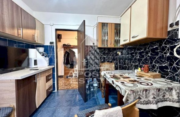 Apartament cu 3 camere, centrala proprie, zona Sagului