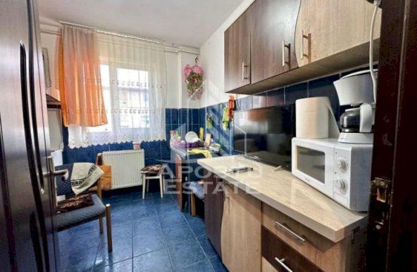 Apartament cu 3 camere, centrala proprie, zona Sagului