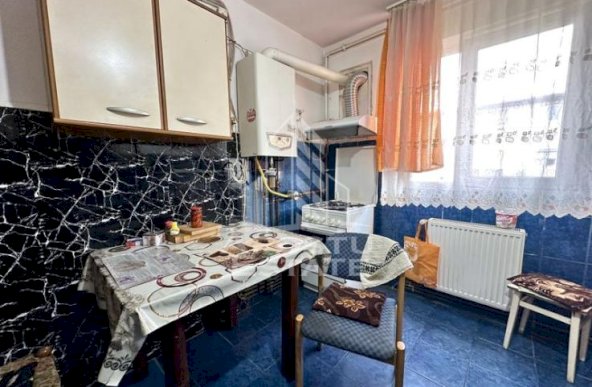 Apartament cu 3 camere, centrala proprie, zona Sagului