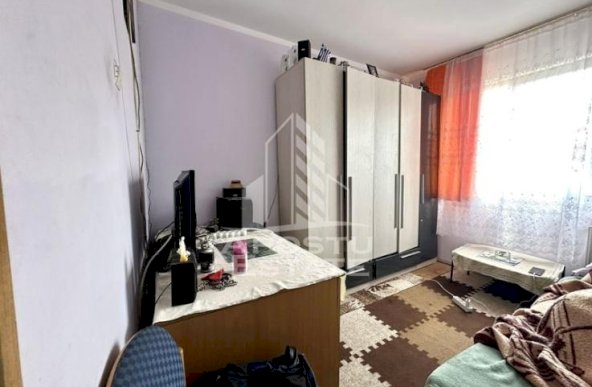 Apartament cu 3 camere, centrala proprie, zona Sagului