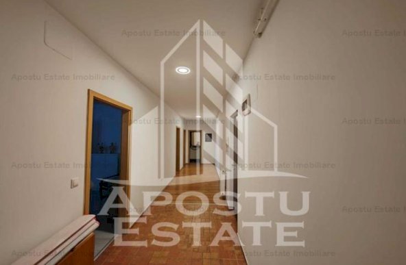 Apartament 3 camere,  2 bai, garaj subteran,  zona Lipovei