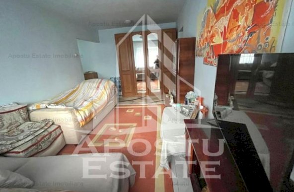 Apartament cu 3 camere si 2 bai, zona Aradului