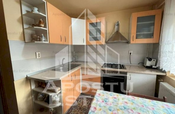 Apartament cu 3 camere si 2 bai, zona Aradului