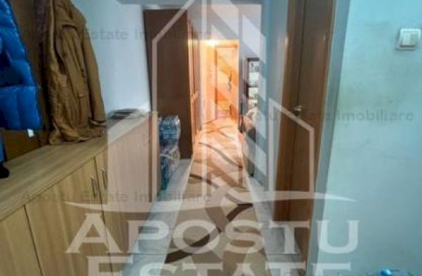 Apartament cu 3 camere si 2 bai, zona Aradului