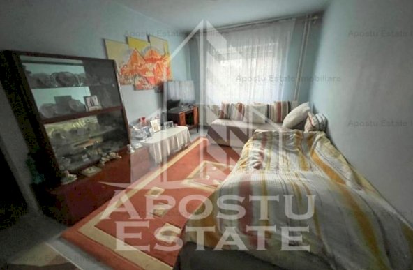 Apartament cu 3 camere si 2 bai, zona Aradului