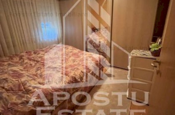 Apartament cu 3 camere si 2 bai, zona Aradului