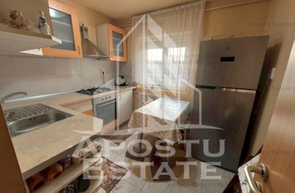 Apartament cu 3 camere si 2 bai, zona Aradului