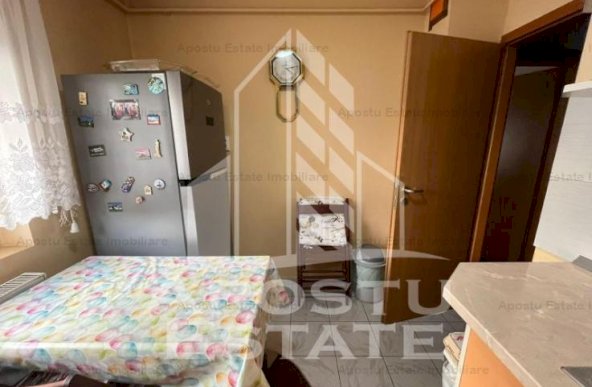 Apartament cu 3 camere si 2 bai, zona Aradului