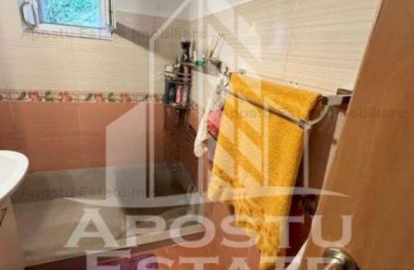 Apartament cu 3 camere si 2 bai, zona Aradului