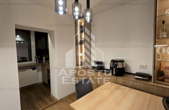 Apartament 3 camere si 2 bai, etaj 2, complet renovat, zona Aradului