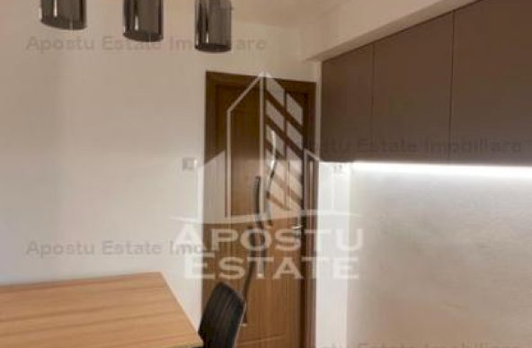 Apartament 3 camere si 2 bai, etaj 2, complet renovat, zona Aradului