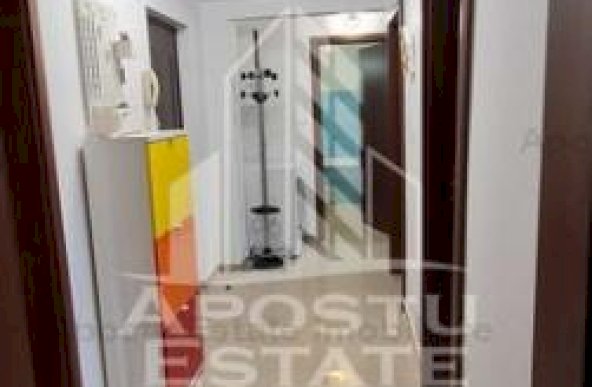 Apartament cu 3 camere, 2 bai, centrala proprie, in zona Soarelui