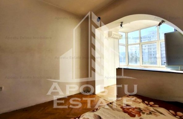 Apartament decomandat, 3 Camere, Etajul 3