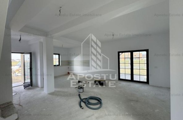 Duplex cu 3 camere despartit prin camera tehnica la Asfalt