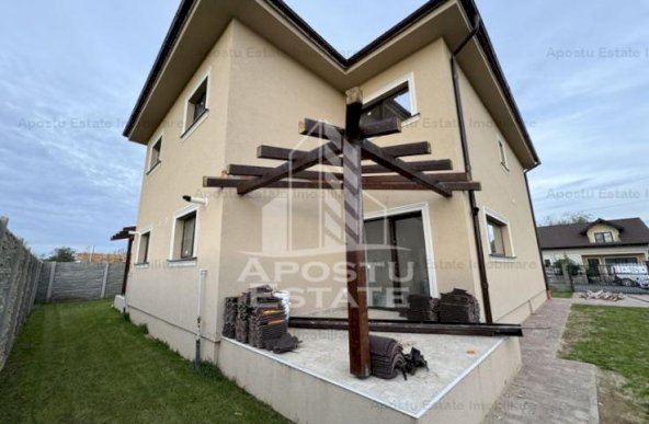 Duplex situat Central cu 4 camere si 3 bai in Mosnita Noua