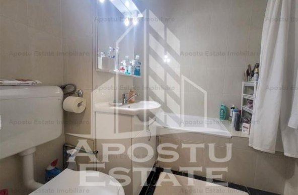 Apartament cu 4 camere si garaj, centrala proprie, zona Torontalului