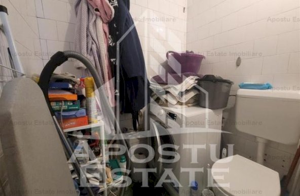 Apartament cu 4 camere si garaj, centrala proprie, zona Torontalului