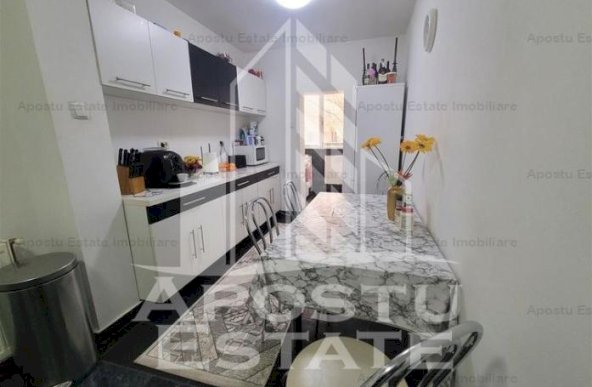 Apartament cu 4 camere si garaj, centrala proprie, zona Torontalului