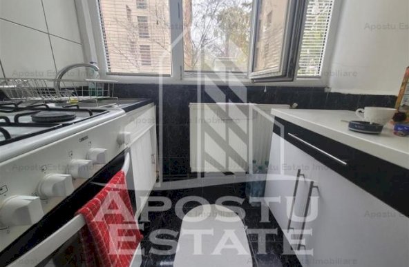 Apartament cu 4 camere si garaj, centrala proprie, zona Torontalului