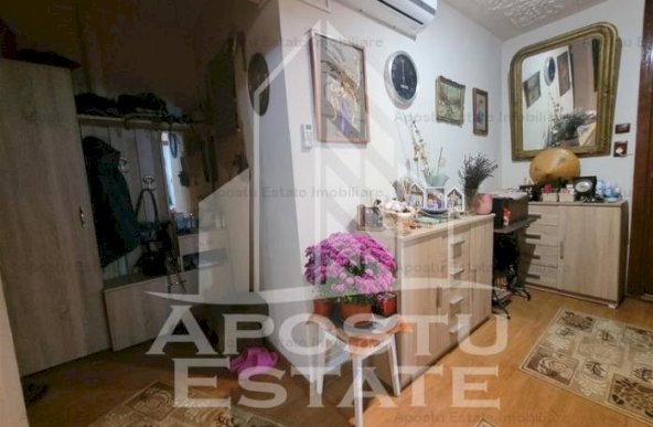 Apartament decomandat cu 2 camere, etaj 1, zona Aradului