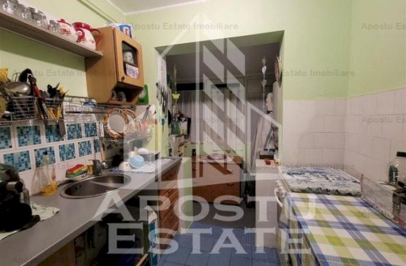 Apartament cu 3 camere, decomandat, centrala proprie,Circumvalatiunii