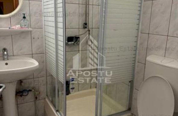 Apartament cu 4 camere, 2 bai, Zona Aradului