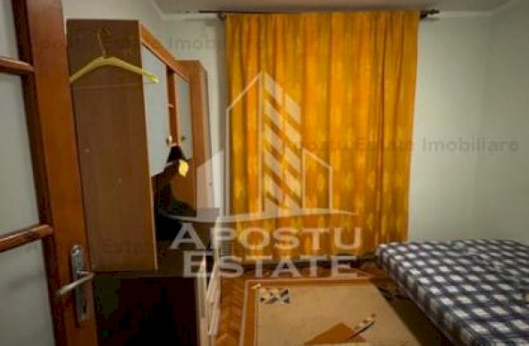 Apartament cu 4 camere, 2 bai, Zona Aradului