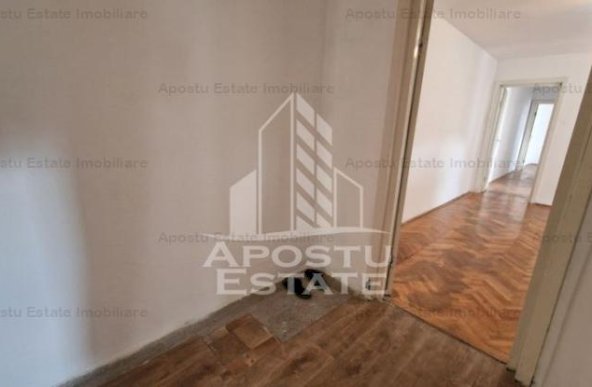 Apartament cu 3 camere, centrala proprie,  zona Circumvalatiunii