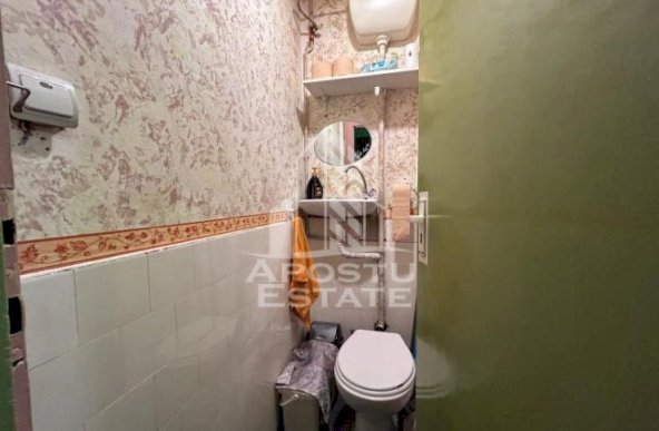 Apartament 4 camere, etajul 1 cu acoperisul reabilitat in Piata Maria.